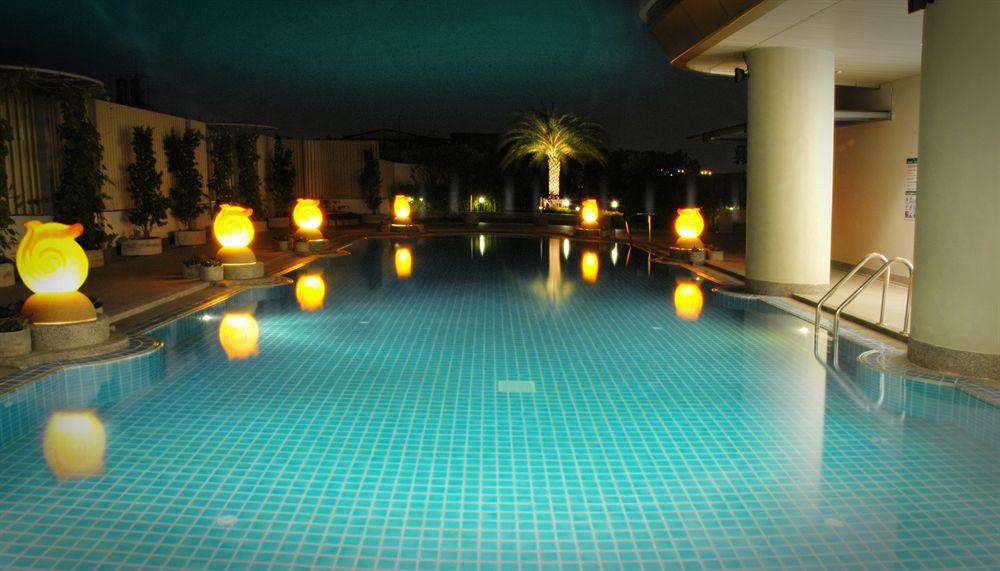 Viva Garden Serviced Residence Bangkok Exterior foto